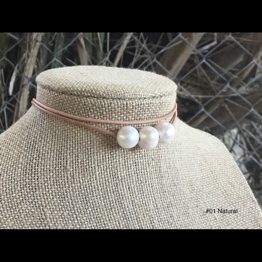 NWOT Double Stranded Triple Pearl Choker